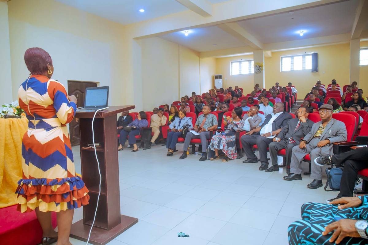 Police officers participating in cultural sensitivity intercultural competence training police scenario with community actors